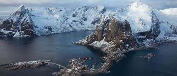 我看微密圈会先问一句“比较口径有没有统一？”然后马上把确定句改成概率句（像在用显微镜）